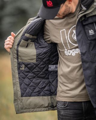 Připravte se na chladné počasí s touto stylovou bundou od IQ Dogsport! 🧥🔥 Díky teplé podšívce vás udrží v teple i při...